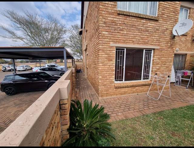 2 BEDROOM APARTMENT FOR SALE IN HEUWELSIG ESTATE